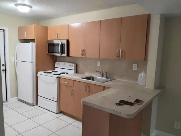 $3,000 | 3764 Northwest 21st Street, Unit 101, Lauderdale Lakes, FL 33311