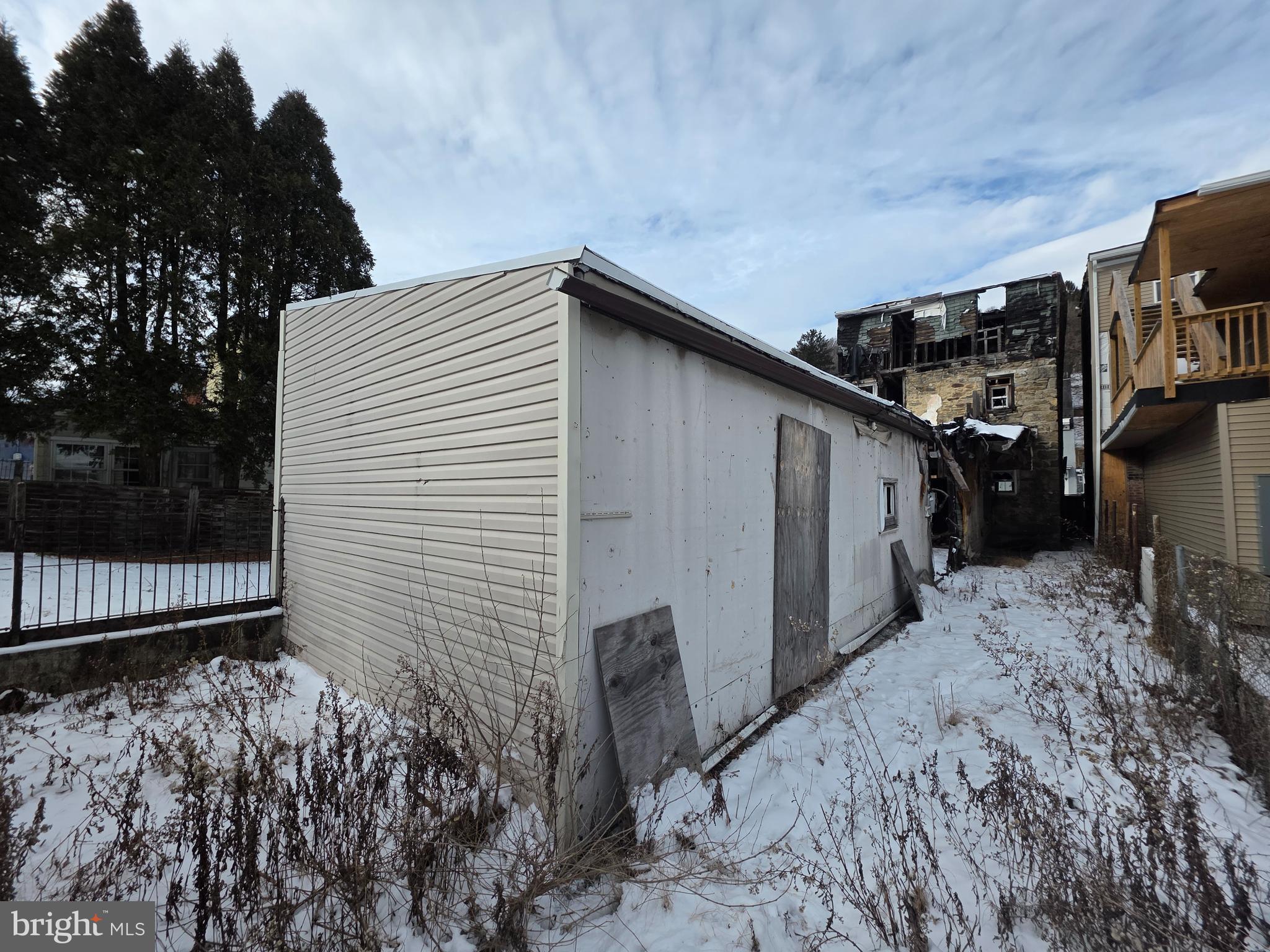 426 Centre Street Ashland, PA 17921 - Photo 13 of 30 a backyard of a house