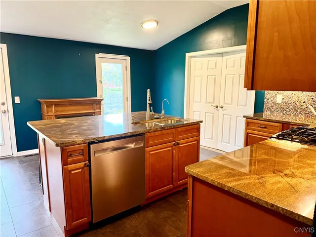 $299,000 | 725 Fellows Avenue, Syracuse, NY 13210