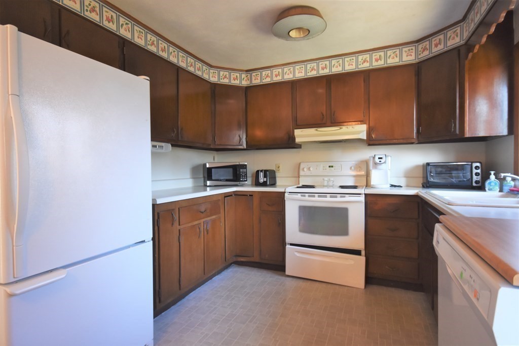 28 Kimball Road Amesbury, MA 01913 - Photo 8 of 32