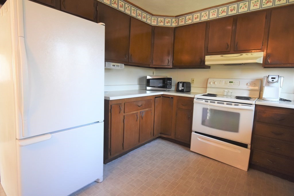 28 Kimball Road Amesbury, MA 01913 - Photo 10 of 32