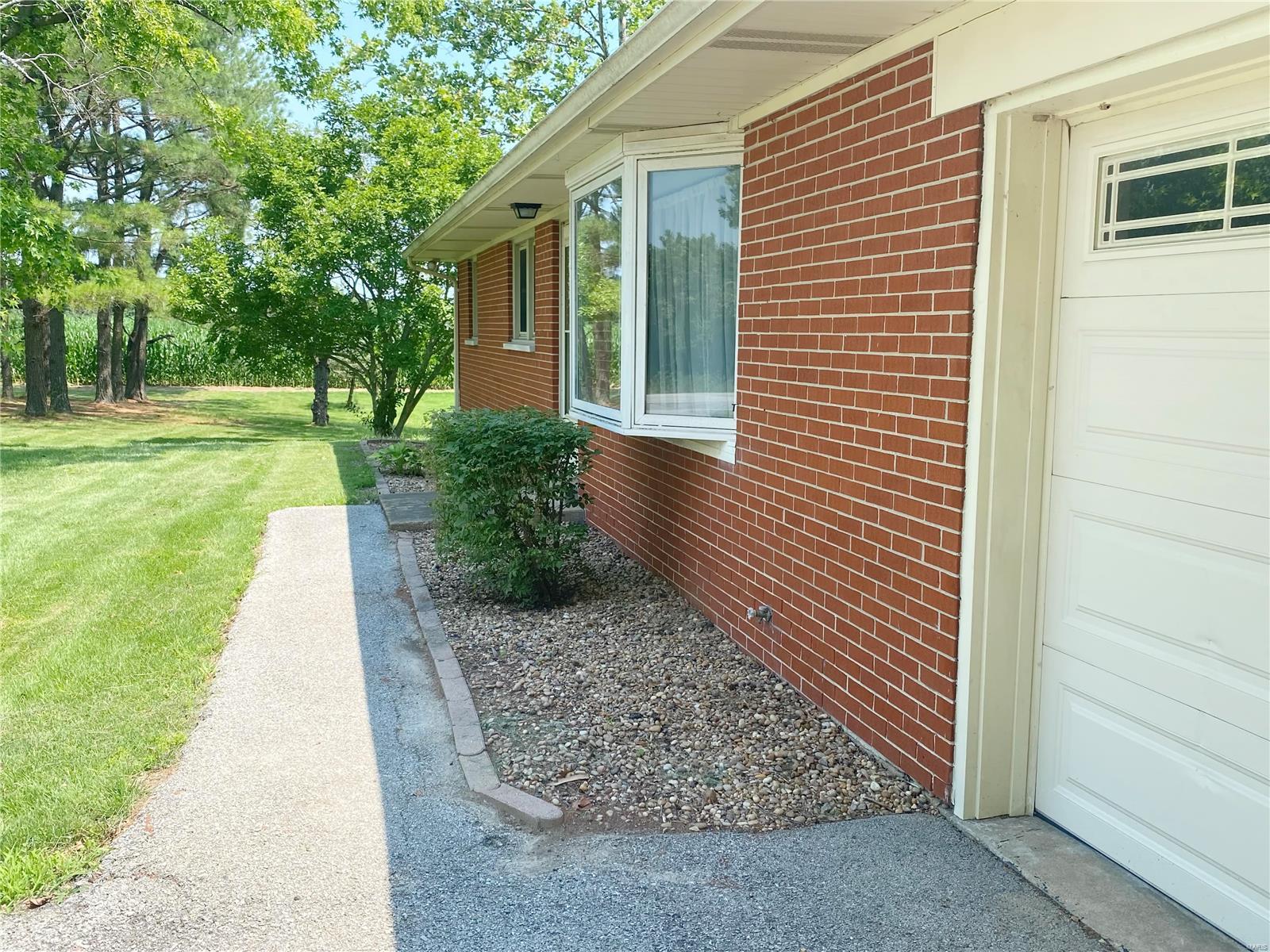 5212 Floraville Road Millstadt, IL 62260 - Photo 6 of 52