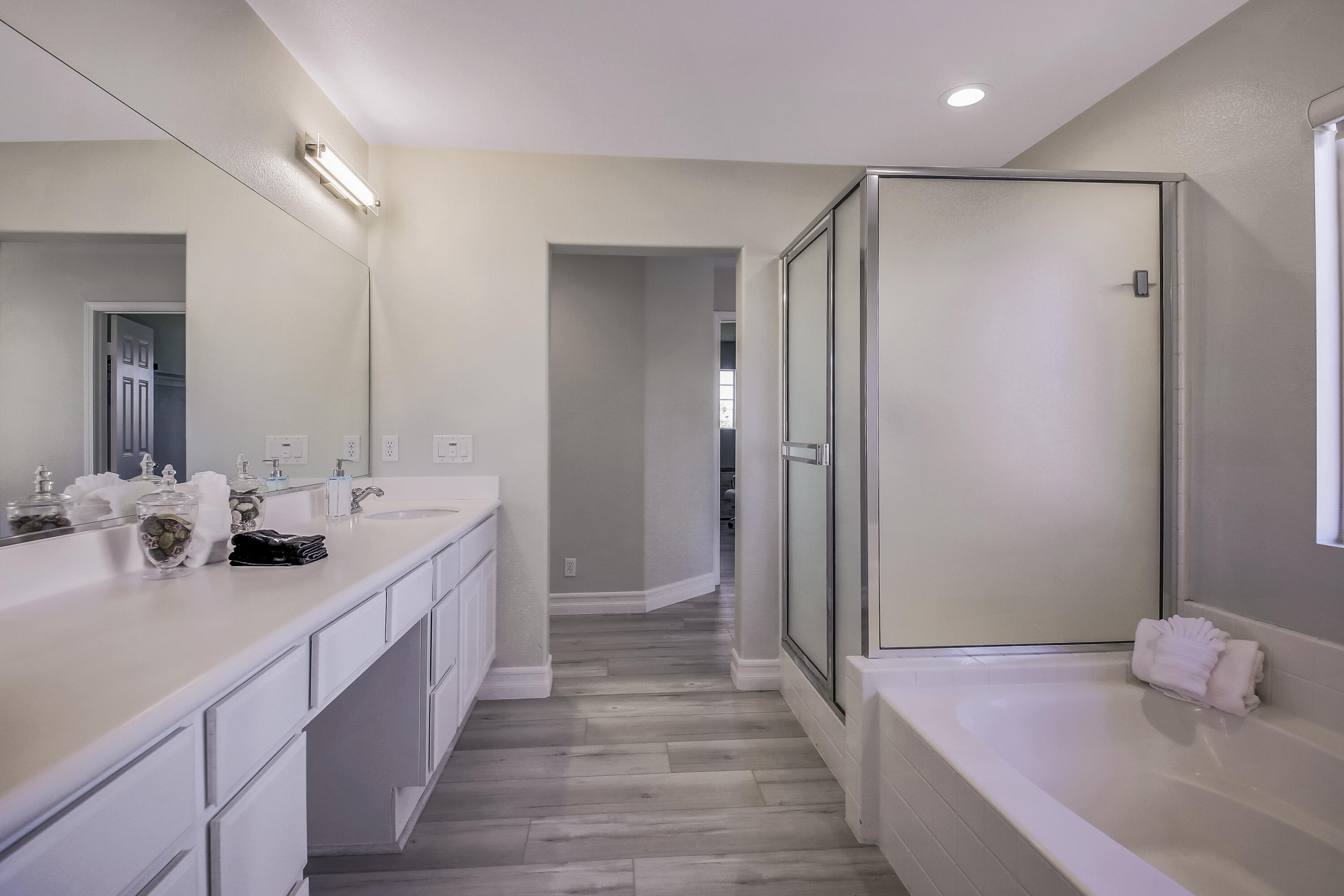 42942 Del Lago Court Indio, CA 92203 - Photo 28 of 75 50 MASTER BATH FULL SIZE