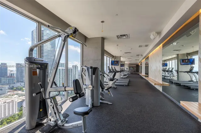 $2,350 | 151 Southeast 1st Street, Unit 1604, Miami, FL 33131