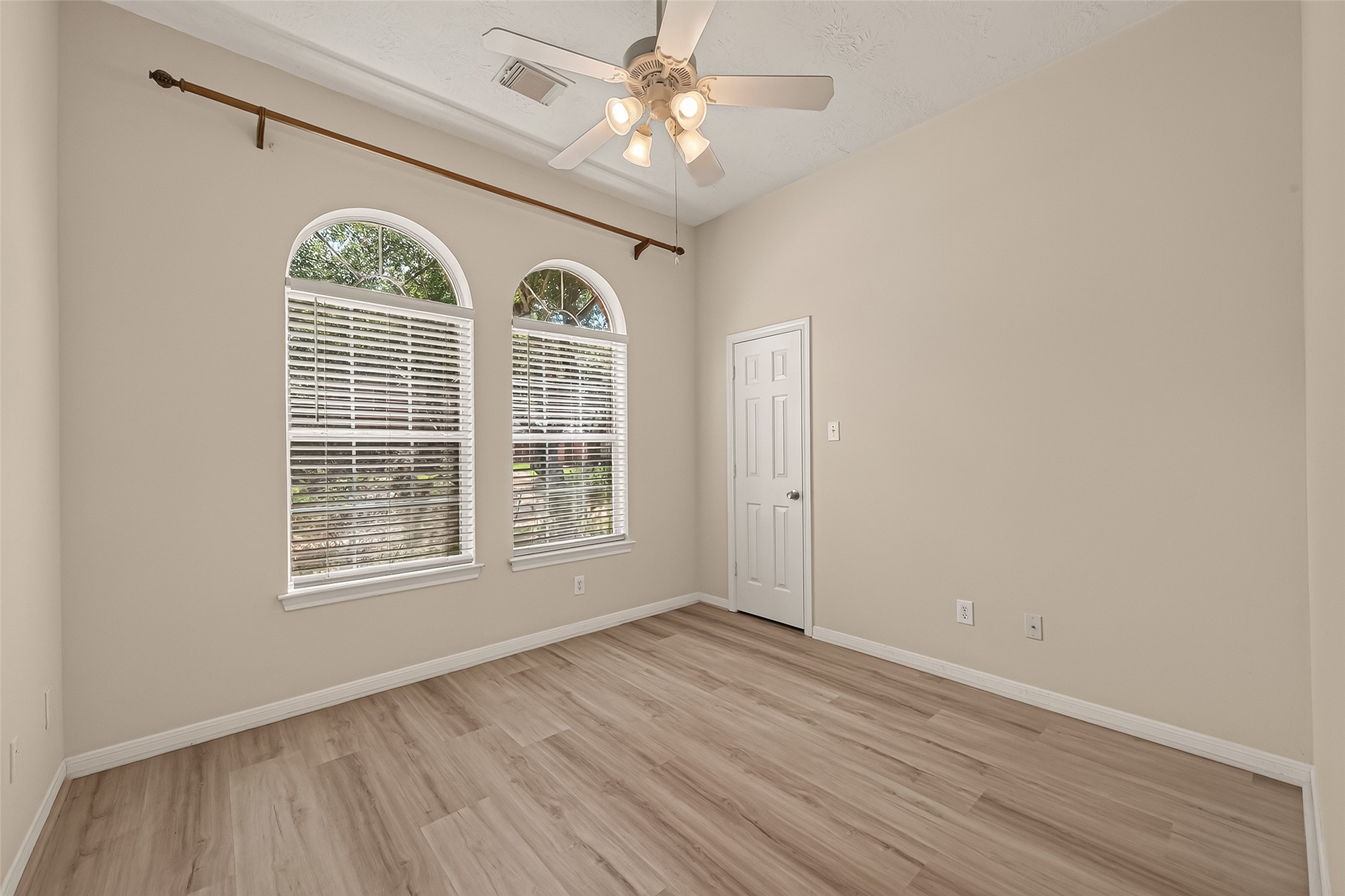 14207 Rolling Hills Lane Rosharon, TX 77583 - Photo 27 of 30 Gallery Image 27