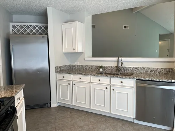 $2,000 | 2703 Hot Springs Drive, Pearland, TX 77584