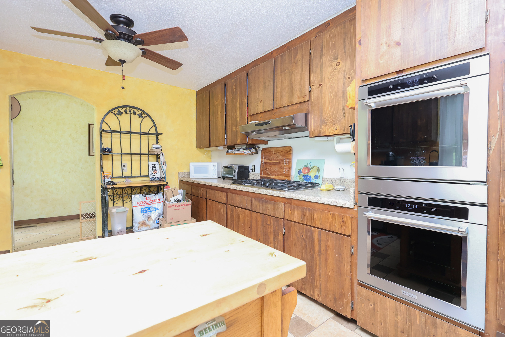 299 Chapman Road Lizella, GA 31052 - Photo 6 of 21 a kitchen with a stove a sink and a microwave