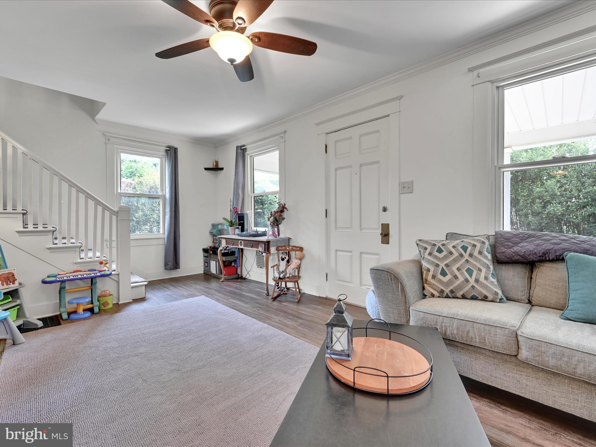 31 Hokes Mill Road York, PA 17404 - Photo 6 of 25 Living Room