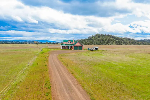 $749,900 | 1733 County Road 90, Lookout, CA 96054