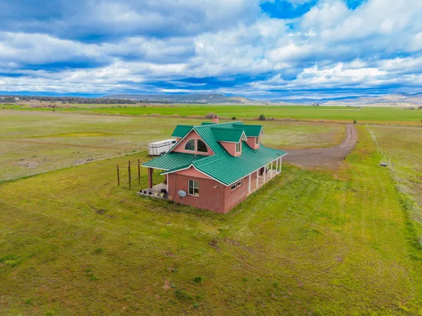 $749,900 | 1733 County Road 90, Lookout, CA 96054