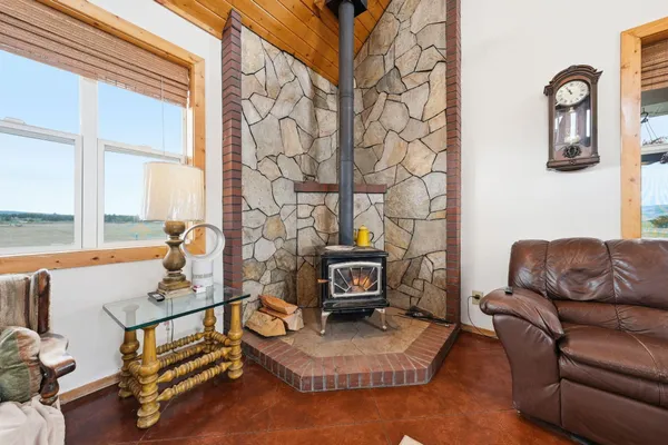 $749,900 | 1733 County Road 90, Lookout, CA 96054