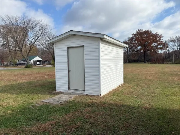 $180,000 | 600 South 7th Street, Deepwater, MO 64740
