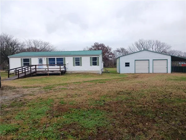 $180,000 | 600 South 7th Street, Deepwater, MO 64740
