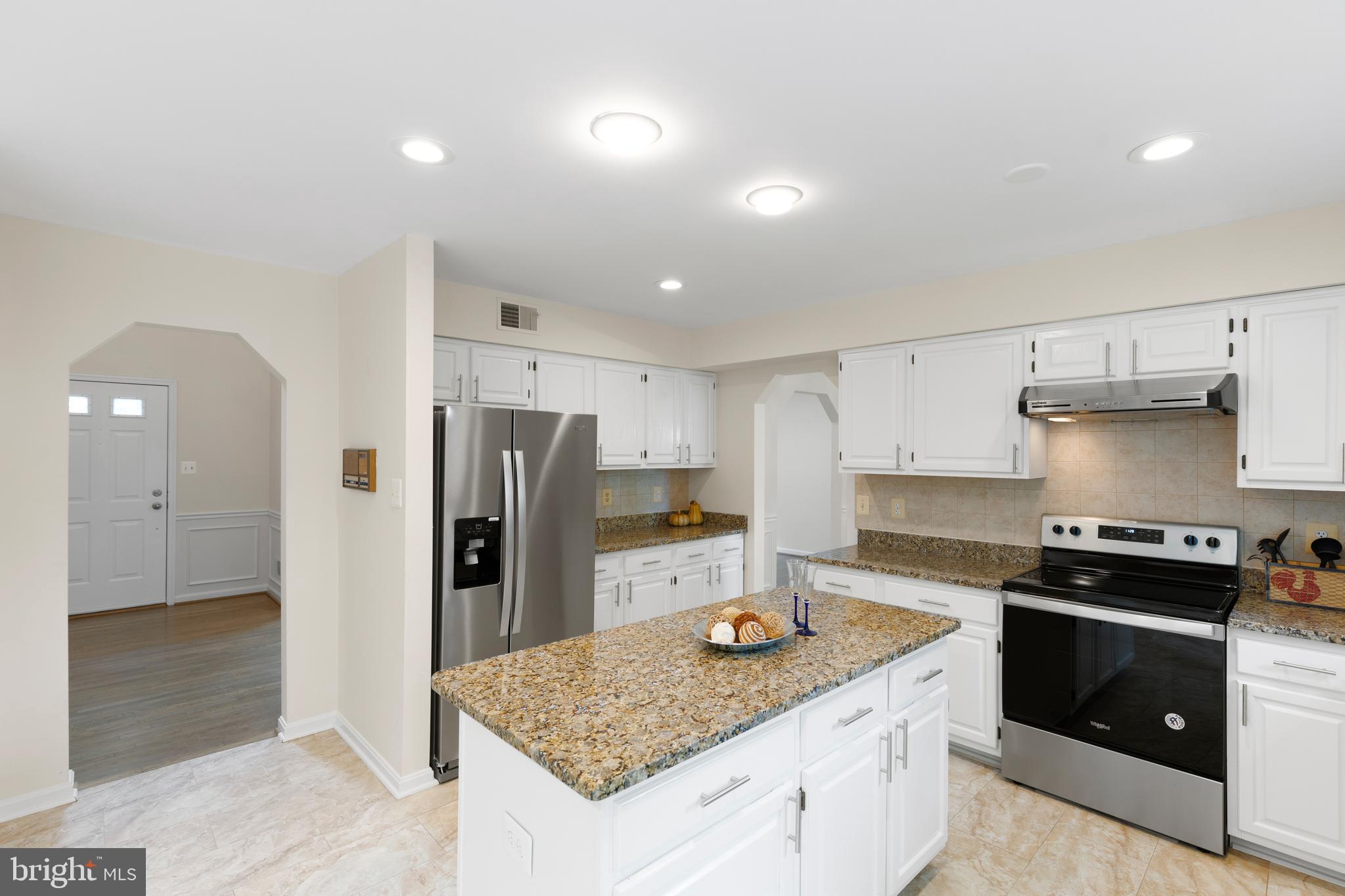 12209 Bayswater Road Gaithersburg, MD 20878 - Photo 11 of 53 New stainless steel appliances