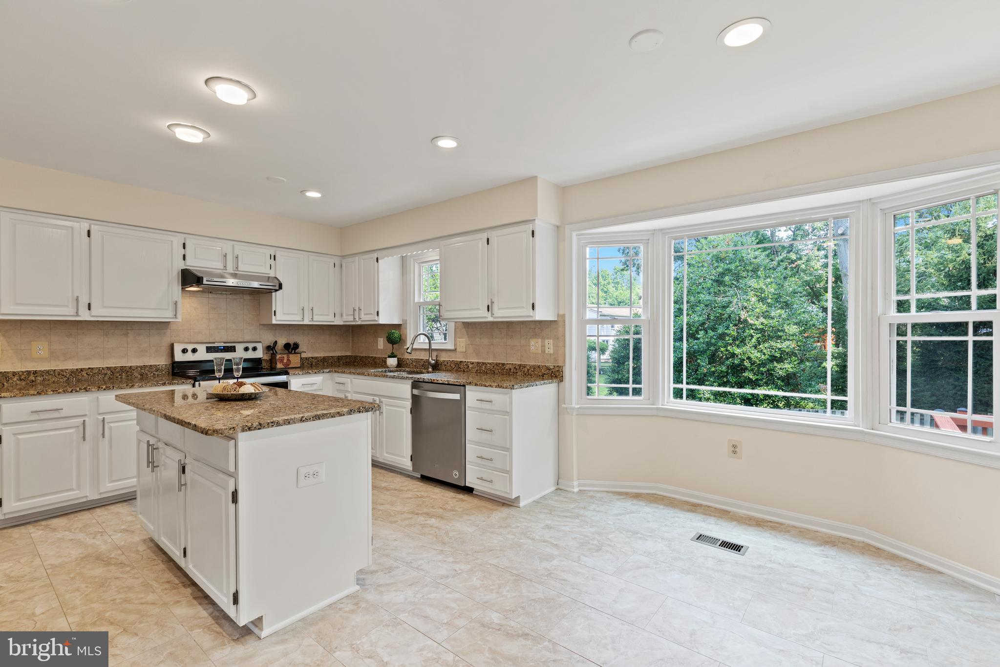 12209 Bayswater Road Gaithersburg, MD 20878 - Photo 14 of 53 Breakfast area with bay windows