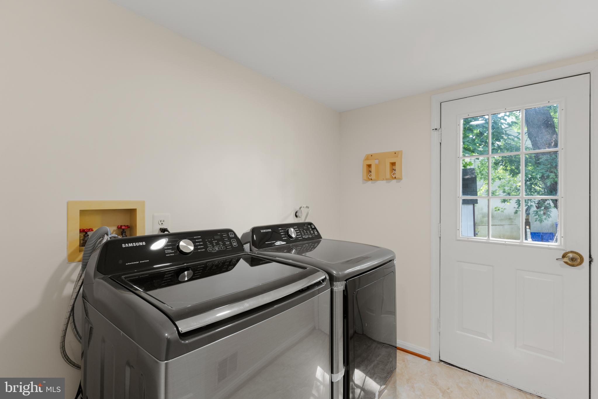 12209 Bayswater Road Gaithersburg, MD 20878 - Photo 22 of 53 New washer & dryer on main level