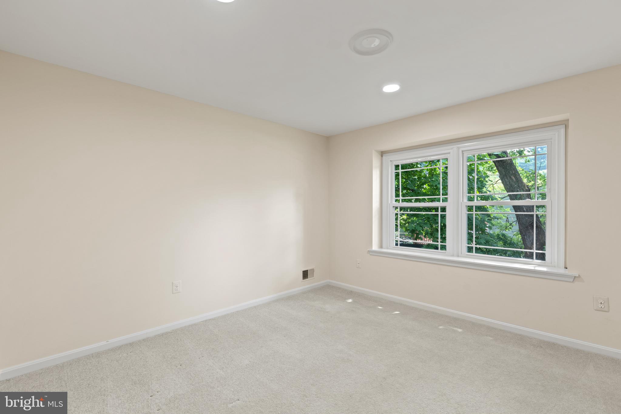 12209 Bayswater Road Gaithersburg, MD 20878 - Photo 36 of 53 Upper level bedroom #4