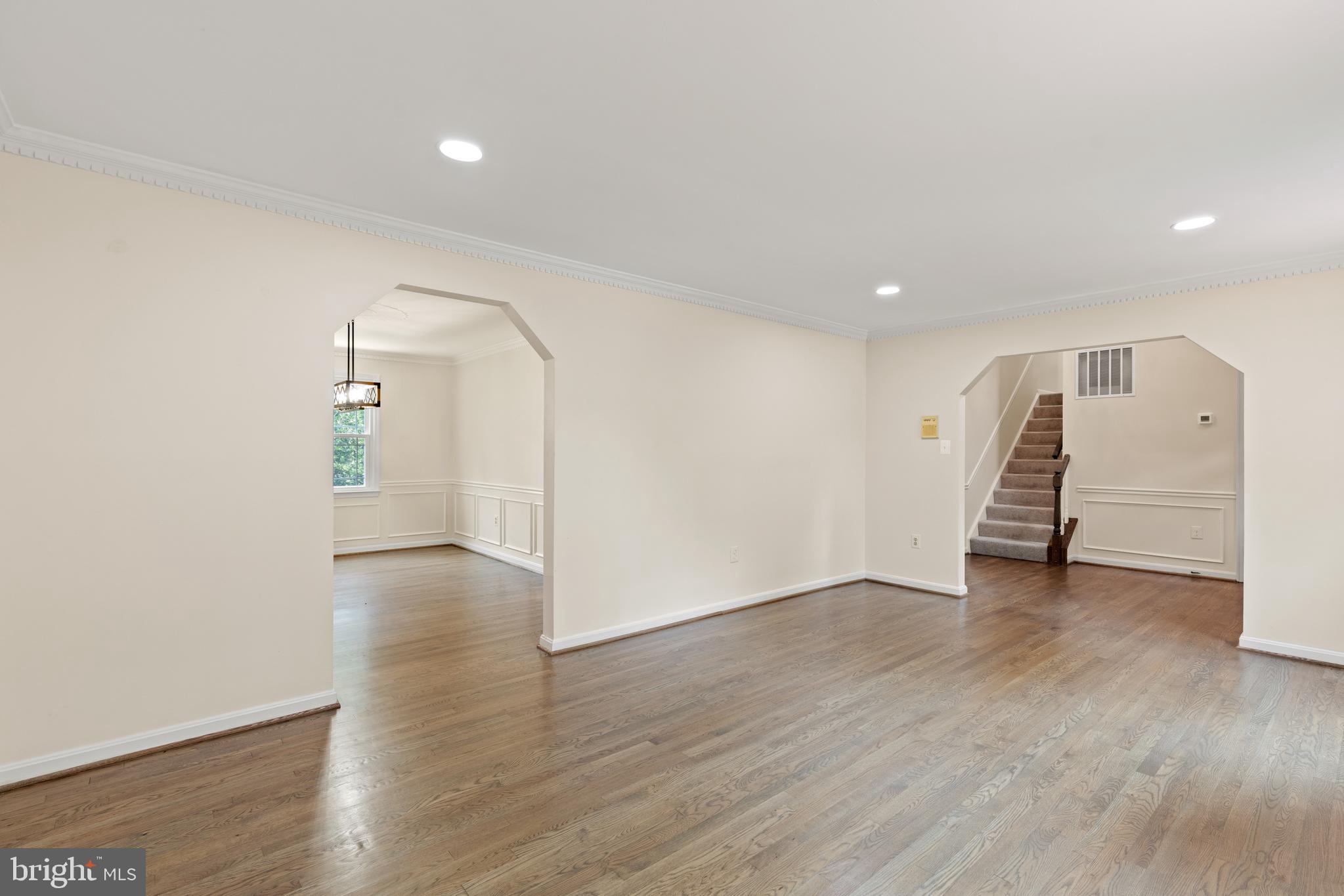 12209 Bayswater Road Gaithersburg, MD 20878 - Photo 6 of 53 Complete with recess lights