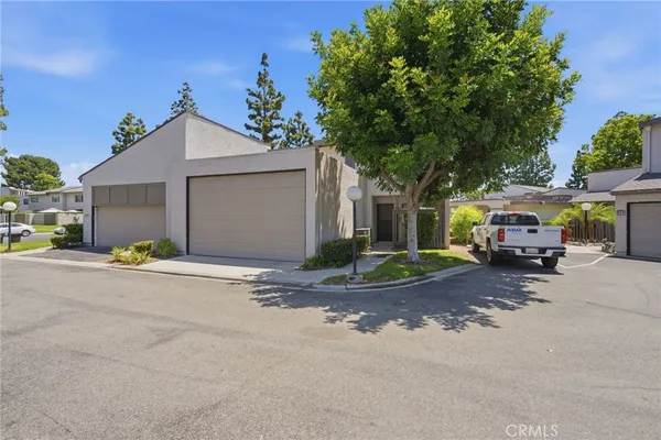 $3,595 | 406 North Vía Roma, Anaheim, CA 92806