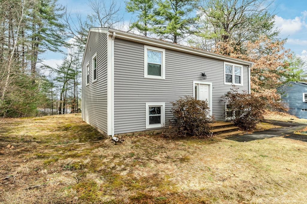 9 Edge Hill Road Amherst, MA 01002 - Photo 4 of 25 Gallery Image 4