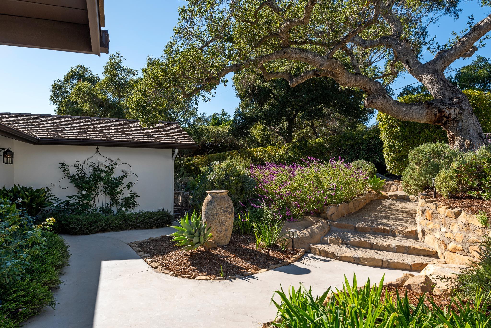 2136 Foothill Lane Santa Barbara, CA 93105 - Photo 20 of 21 Entry