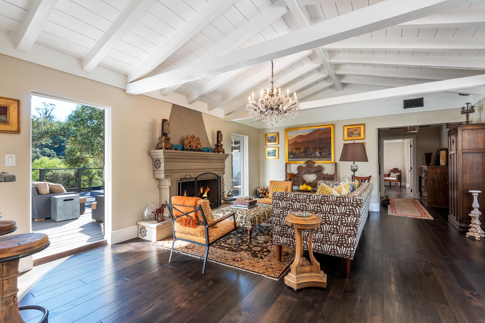 2136 Foothill Lane Santa Barbara, CA 93105 - Photo 3 of 21 Living Room