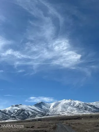 a view of ocean with sky view