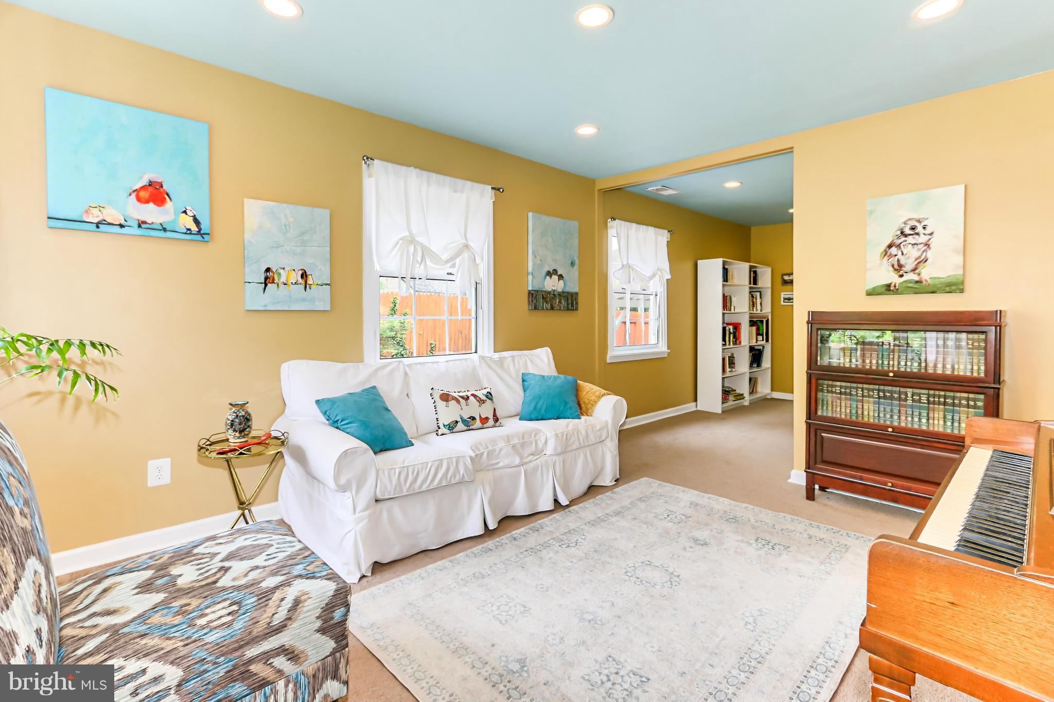 7438 Patterson Road Falls Church, VA 22043 - Photo 3 of 27 Living Room