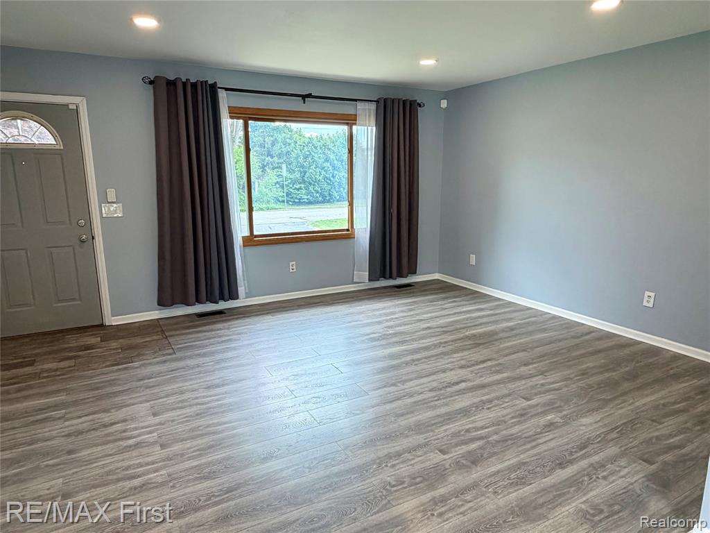 2830 Hessel Avenue Rochester Hills, MI 48307 - Photo 6 of 27