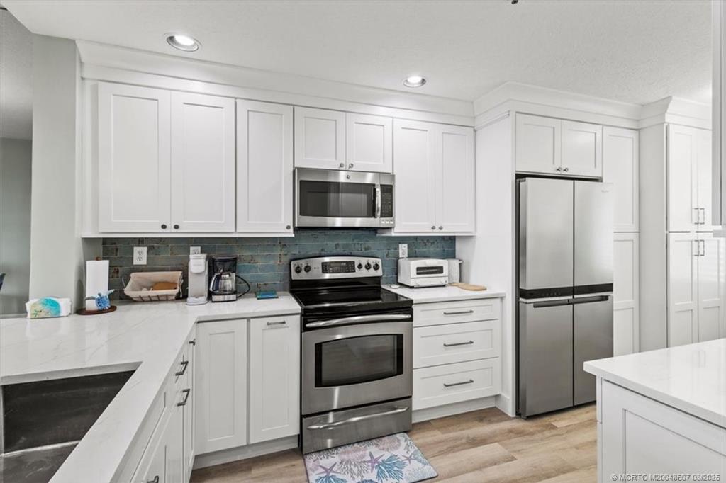 6082 Southeast Landing Way, Unit 7 Stuart, FL 34997 - Photo 4 of 36 Kitchen