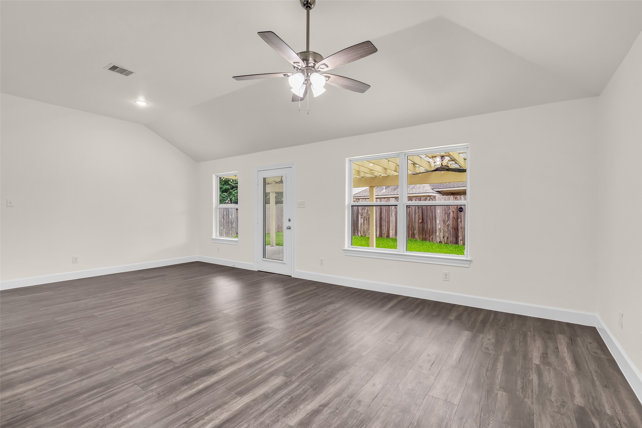 11919 Prosperity Point Drive Houston, TX 77048 - Photo 3 of 25