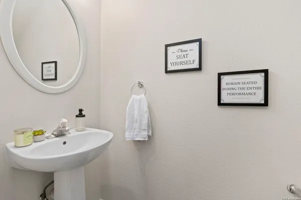 $1,750 | 7119 Snowden Crest, San Antonio, TX 78240