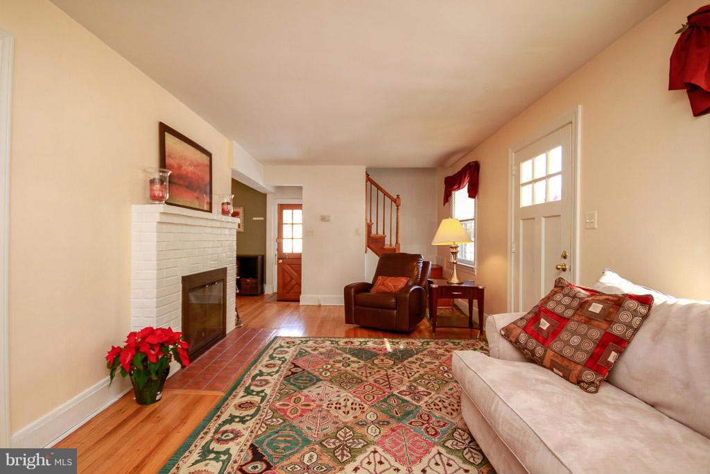 430 Paradise Road Aberdeen, MD 21001 - Photo 11 of 20 Living Room