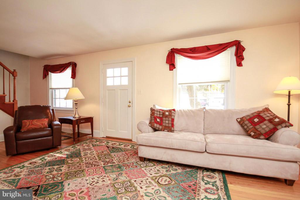 430 Paradise Road Aberdeen, MD 21001 - Photo 12 of 20 Living Room