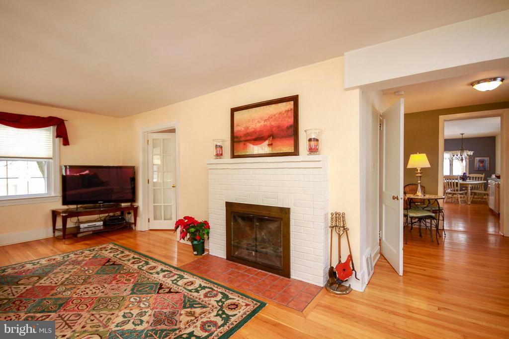 430 Paradise Road Aberdeen, MD 21001 - Photo 13 of 20 Living Room