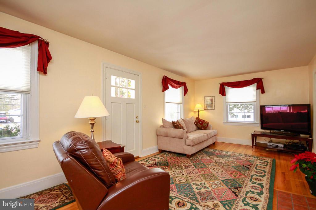 430 Paradise Road Aberdeen, MD 21001 - Photo 14 of 20 Living Room
