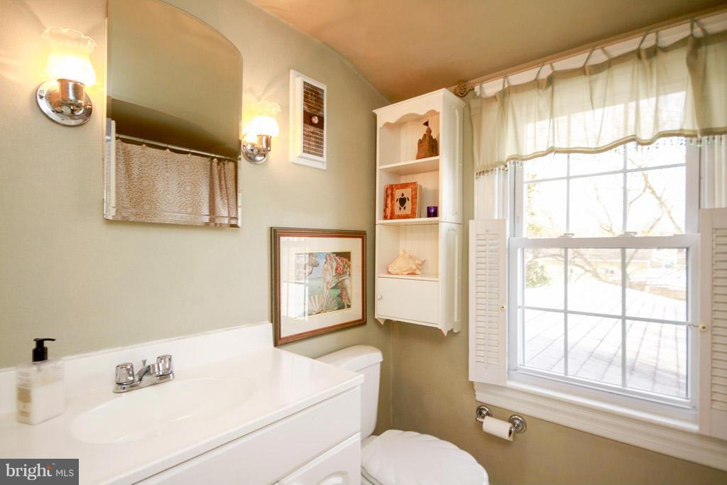 430 Paradise Road Aberdeen, MD 21001 - Photo 18 of 20 Bath
