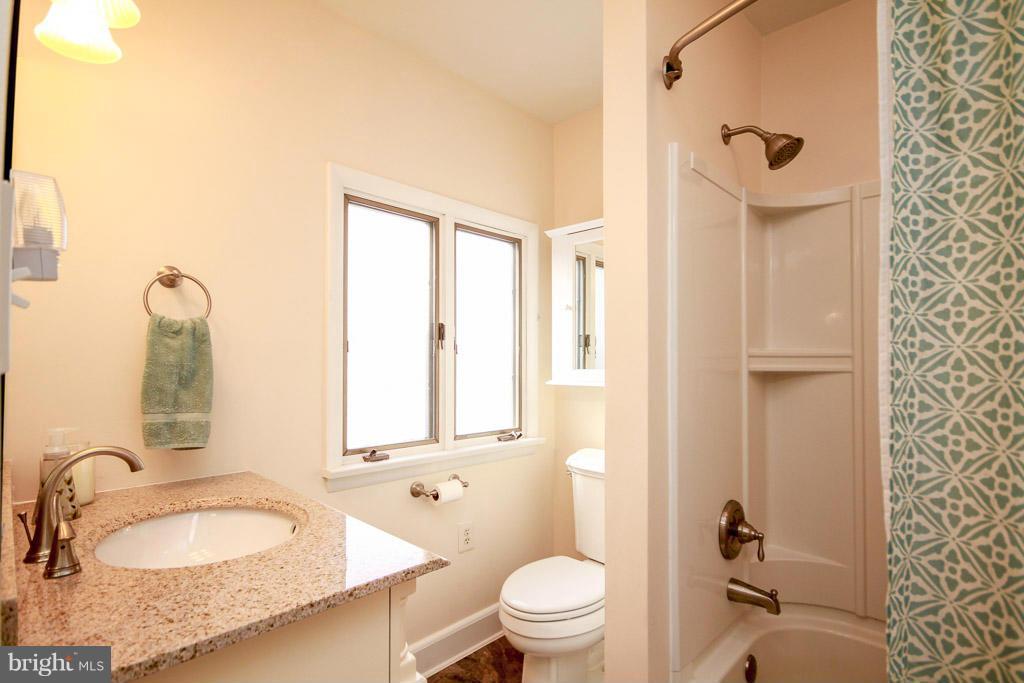 430 Paradise Road Aberdeen, MD 21001 - Photo 9 of 20 Bath (Master)