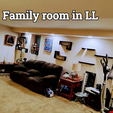 a view of yard with green space