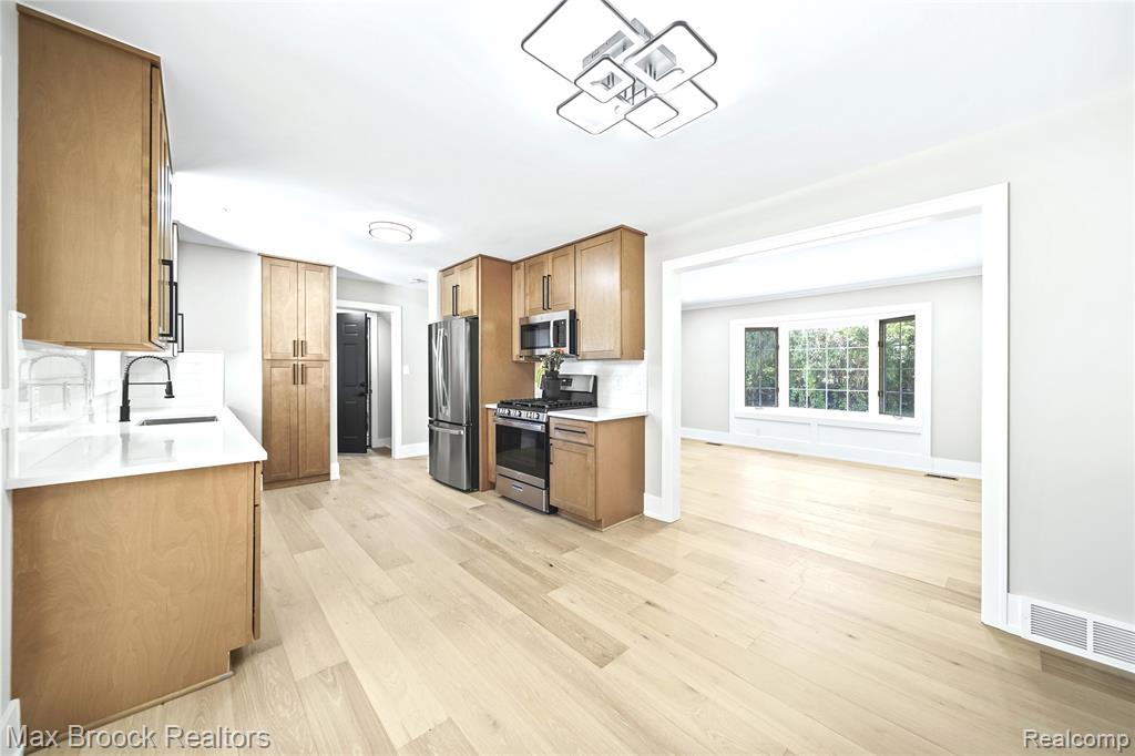 2422 Oliver Road Royal Oak, MI 48073 - Photo 12 of 57 Gallery Image 12