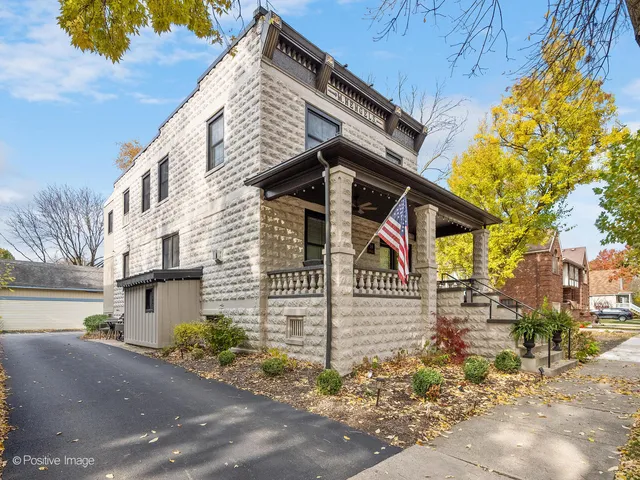 $1,800 | 34 North Waiola Avenue, Unit 1, La Grange, IL 60525