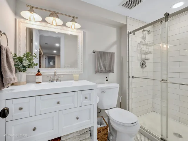 $1,800 | 34 North Waiola Avenue, Unit 1, La Grange, IL 60525