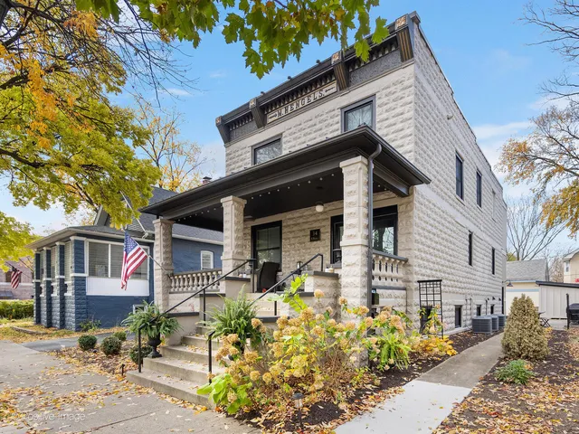 $1,800 | 34 North Waiola Avenue, Unit 1, La Grange, IL 60525