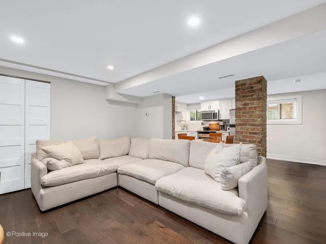 $1,800 | 34 North Waiola Avenue, Unit 1, La Grange, IL 60525