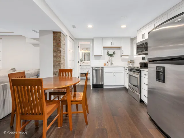 $1,800 | 34 North Waiola Avenue, Unit 1, La Grange, IL 60525