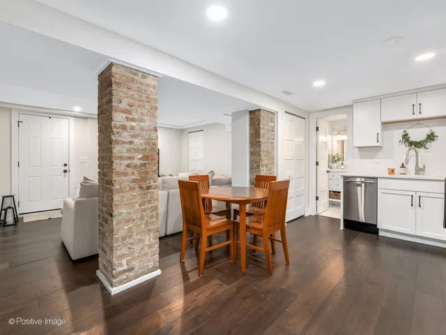 $1,800 | 34 North Waiola Avenue, Unit 1, La Grange, IL 60525