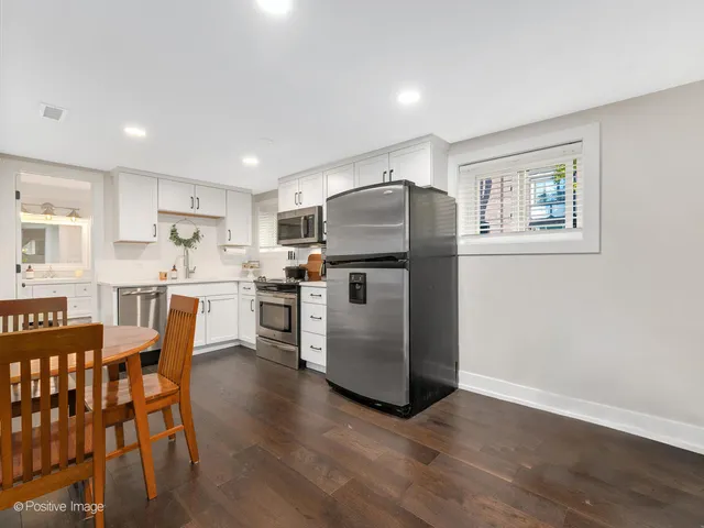 $1,800 | 34 North Waiola Avenue, Unit 1, La Grange, IL 60525