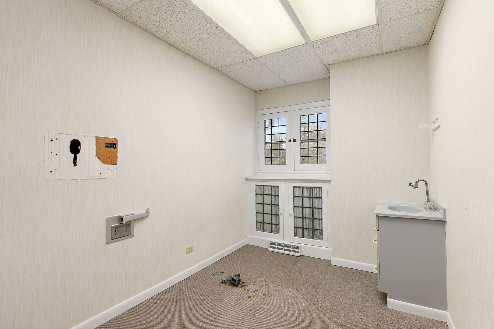 217 South 3rd Street DeKalb, IL 60115 - Photo 6 of 20 a view of livingroom with an empty space and a window