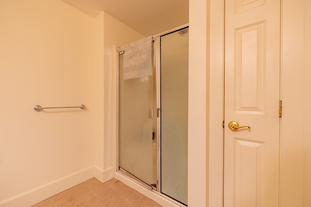 7 Chester Road, Unit 212 Derry, NH 03038 - Photo 19 of 33