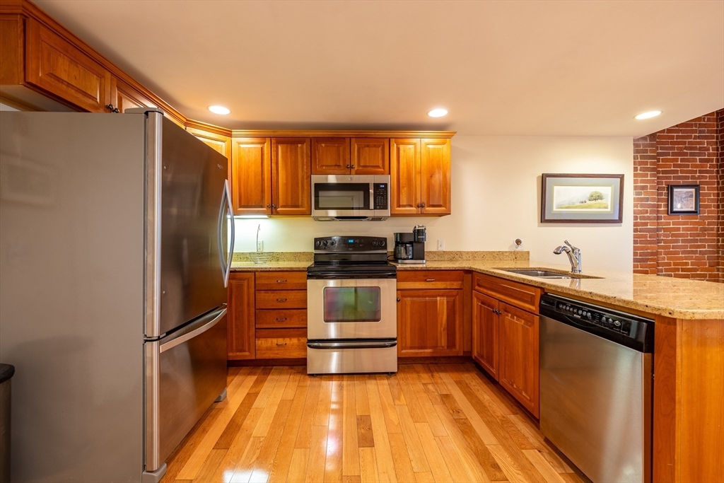 7 Chester Road, Unit 212 Derry, NH 03038 - Photo 8 of 33